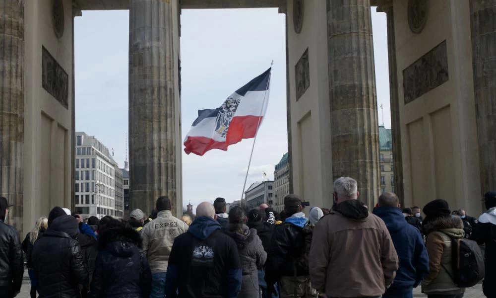 Διαδηλώσεις κατά των περιοριστικών μέτρων σε Γερμανία και Βρετανία